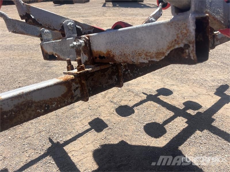 Waterways 14 ft Fishing Boat (Inoperable) w/ Trail زوارق العمل / مراكب شحن