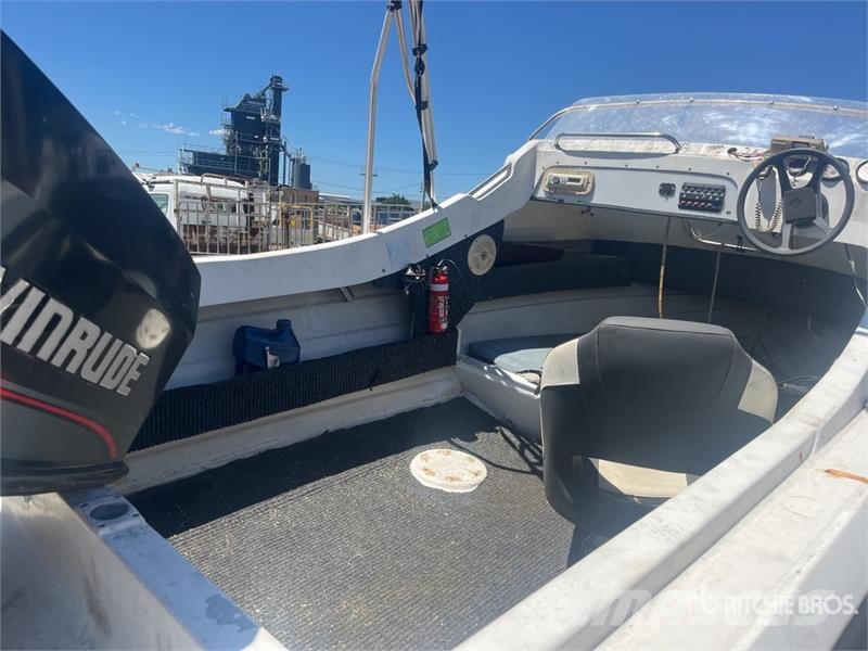 Waterways 14 ft Fishing Boat (Inoperable) w/ Trail زوارق العمل / مراكب شحن