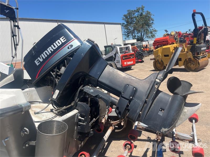 Waterways 14 ft Fishing Boat (Inoperable) w/ Trail زوارق العمل / مراكب شحن