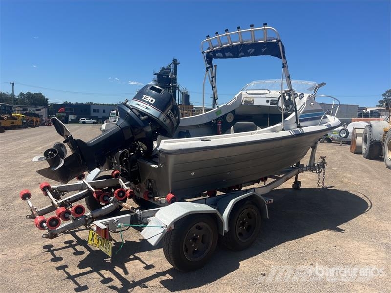 Waterways 14 ft Fishing Boat (Inoperable) w/ Trail زوارق العمل / مراكب شحن