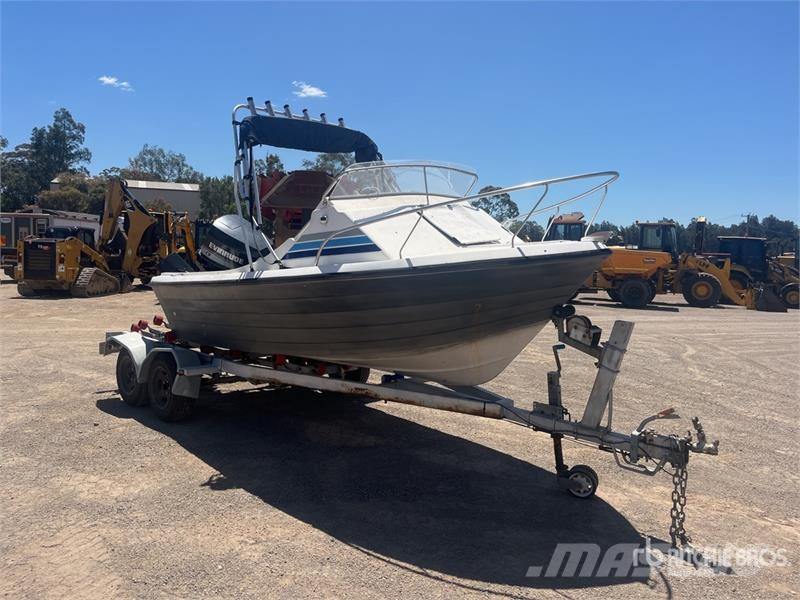 Waterways 14 ft Fishing Boat (Inoperable) w/ Trail زوارق العمل / مراكب شحن