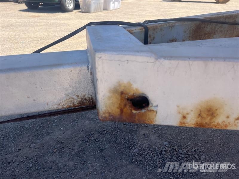 Waterways 14 ft Fishing Boat (Inoperable) w/ Trail زوارق العمل / مراكب شحن