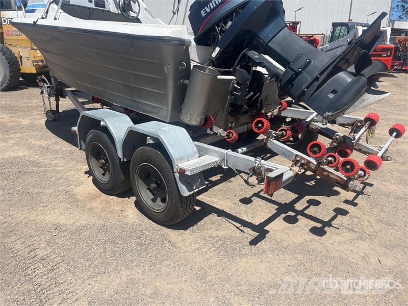 Waterways 14 ft Fishing Boat (Inoperable) w/ Trail زوارق العمل / مراكب شحن
