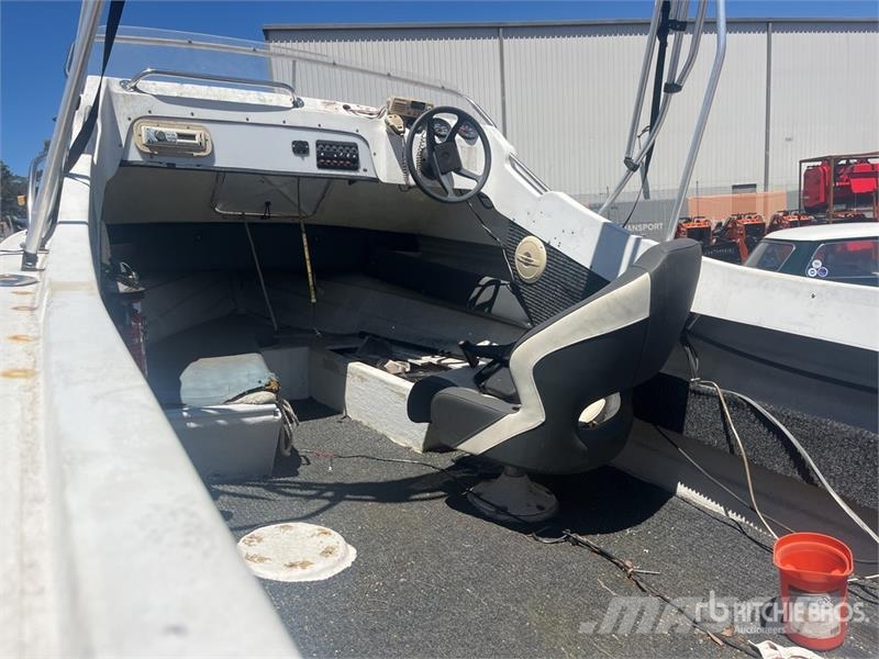 Waterways 14 ft Fishing Boat (Inoperable) w/ Trail زوارق العمل / مراكب شحن
