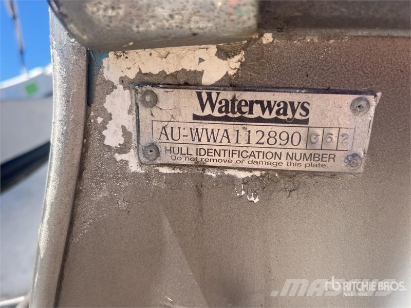 Waterways 14 ft Fishing Boat (Inoperable) w/ Trail زوارق العمل / مراكب شحن