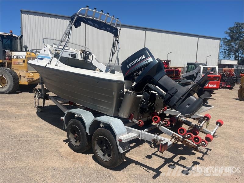 Waterways 14 ft Fishing Boat (Inoperable) w/ Trail زوارق العمل / مراكب شحن