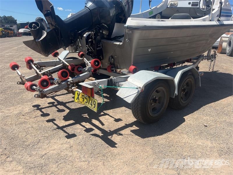 Waterways 14 ft Fishing Boat (Inoperable) w/ Trail زوارق العمل / مراكب شحن