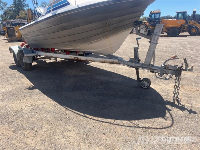 Waterways 14 ft Fishing Boat (Inoperable) w/ Trail زوارق العمل / مراكب شحن