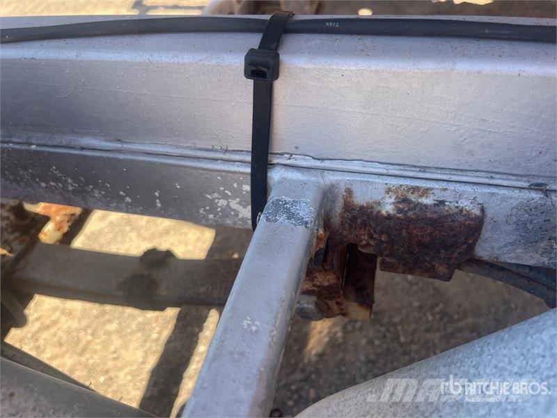 Waterways 14 ft Fishing Boat (Inoperable) w/ Trail زوارق العمل / مراكب شحن