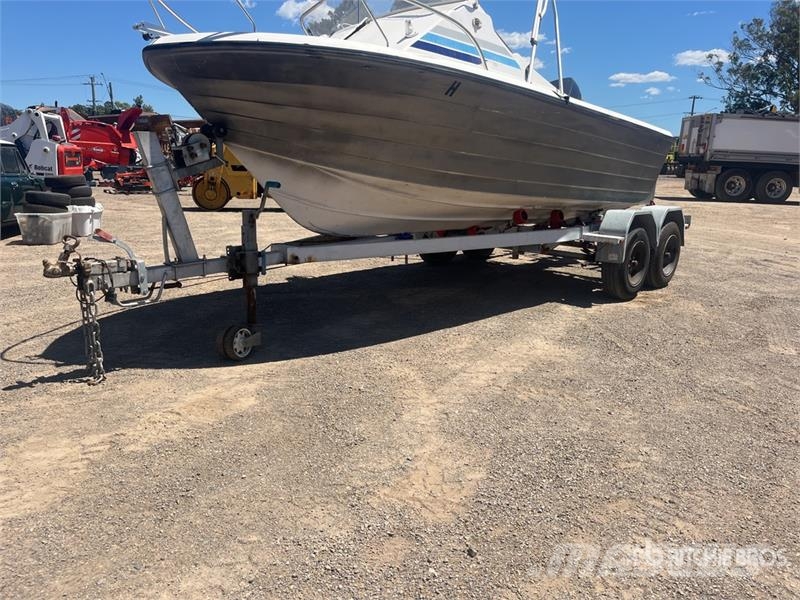 Waterways 14 ft Fishing Boat (Inoperable) w/ Trail زوارق العمل / مراكب شحن