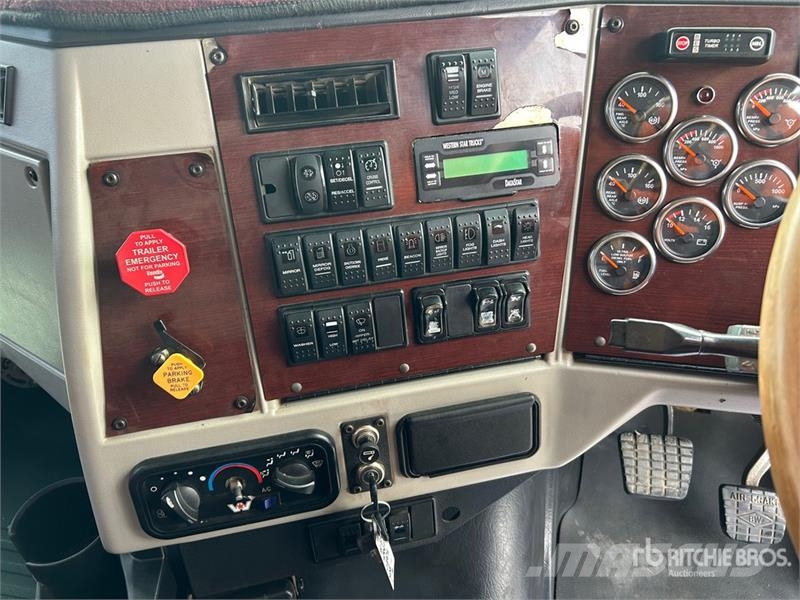 Western Star 4800FX 6x4 T/A Dump Truck Camion benne
