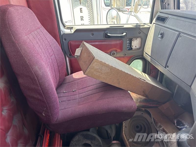 Western Star 4800FX 6x4 T/A Dump Truck شاحنات قلابة