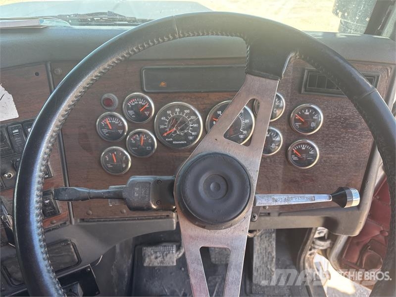 Western Star 4800FX 6x4 T/A Dump Truck شاحنات قلابة