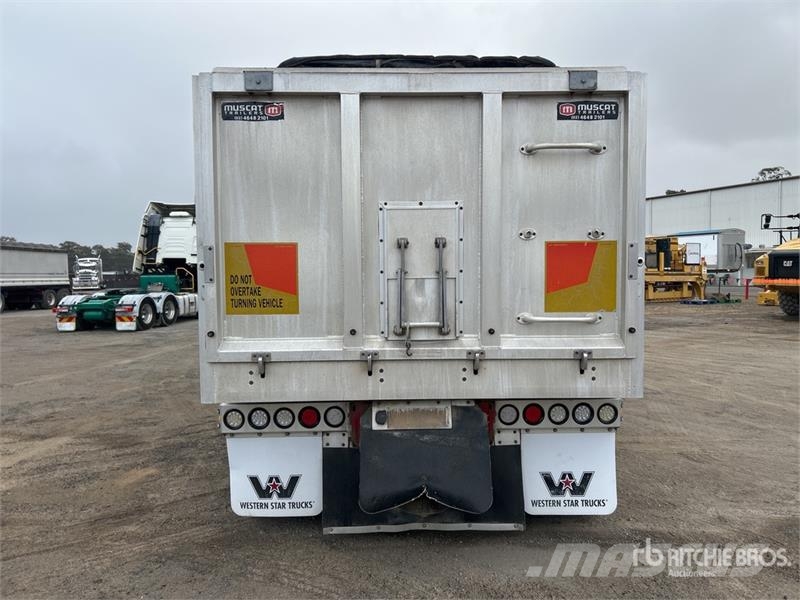 Western Star 4800FX 6x4 T/A Dump Truck Camion benne