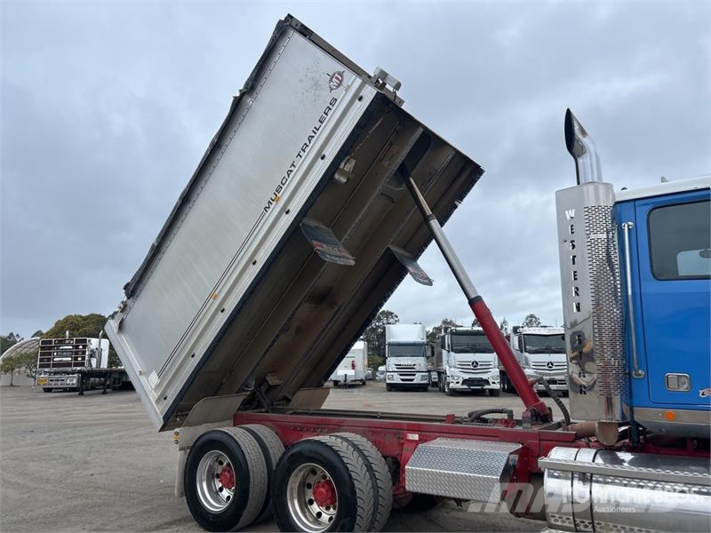 Western Star 4800FX 6x4 T/A Dump Truck Camion benne