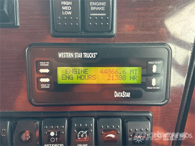 Western Star 4864FXB 6x4 T/A Sleeper Truck Tractor Cavalos mecânicos