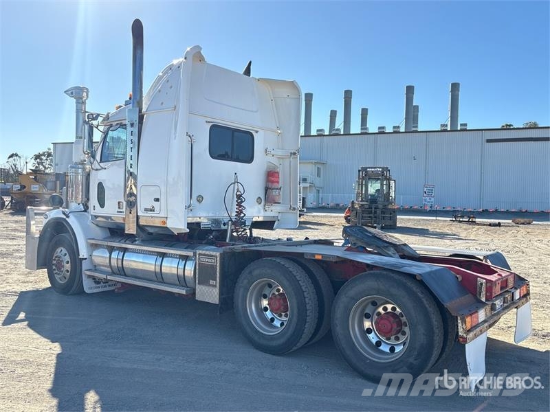 Western Star 4864FXB Stratosphere 6x4 T/A Sleeper Truck Tractor Tractores (camiões)