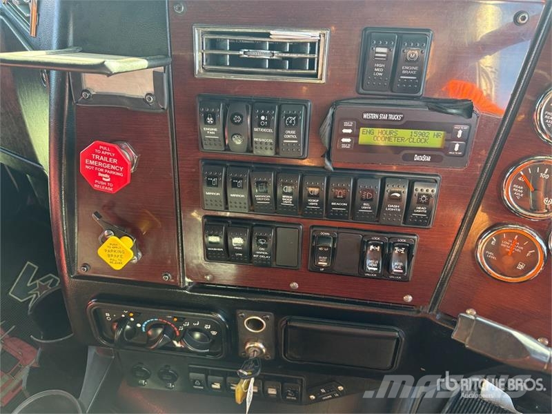 Western Star 4864FXB Stratosphere 6x4 T/A Sleeper Truck Tractor Tractores (camiões)