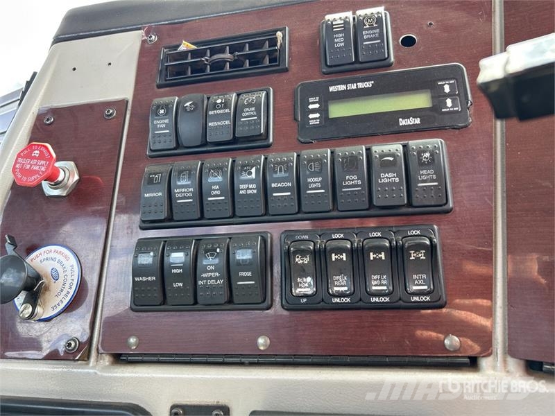 Western Star 4900FX 6x4 T/A Day Cab Truck Tractor Tractores (camiões)