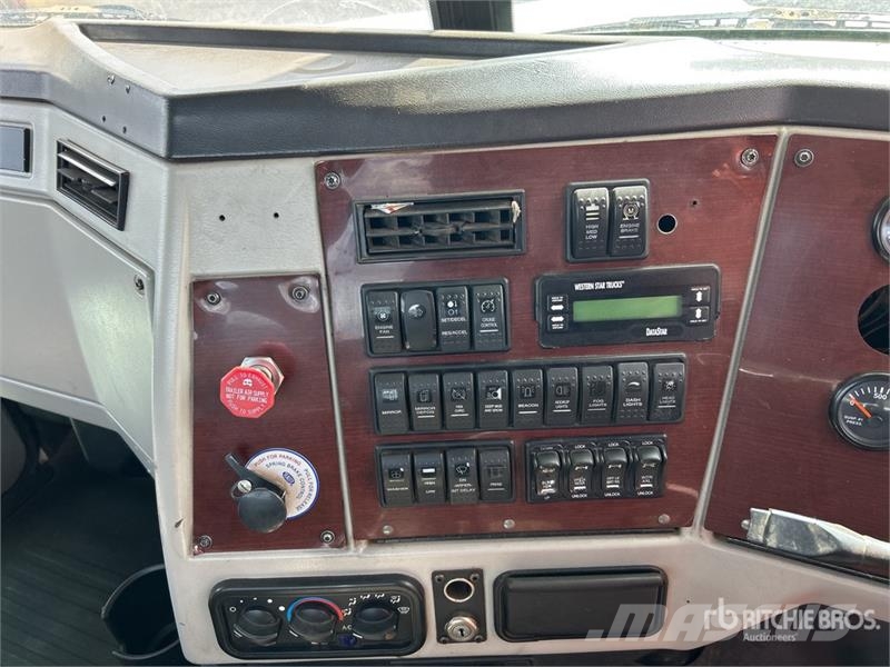 Western Star 4900FX 6x4 T/A Day Cab Truck Tractor Tractores (camiões)