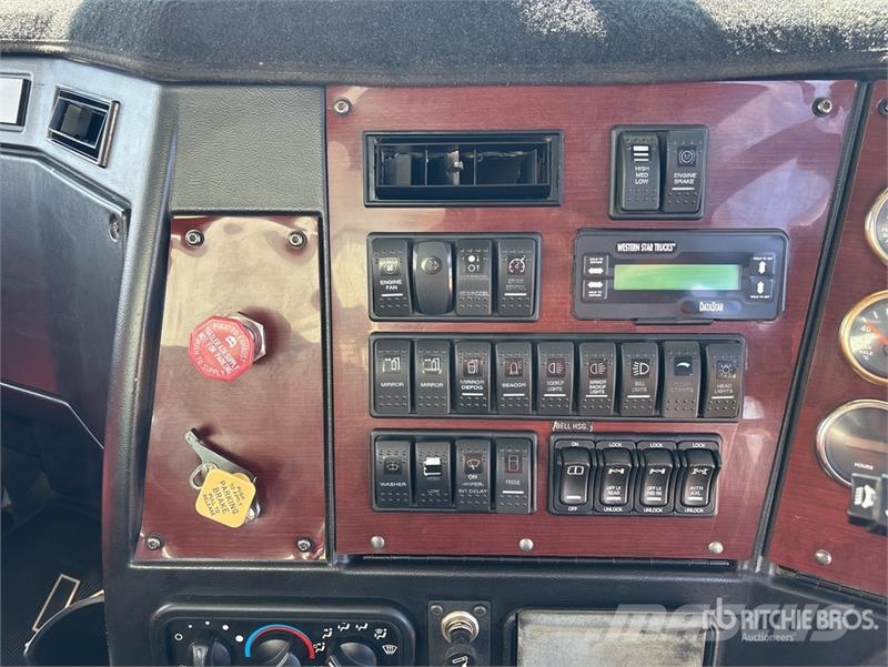 Western Star 4900FXC 6x4 T/A Dump Truck 傾卸式卡車