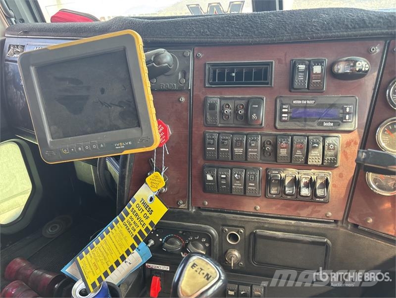 Western Star 4900FXC 6x4 T/A Sleeper Truck Tractor وحدات الجر