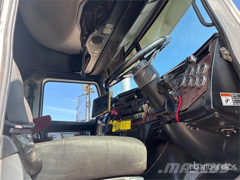 Western Star 4900FXC 6x4 T/A Sleeper Truck Tractor وحدات الجر
