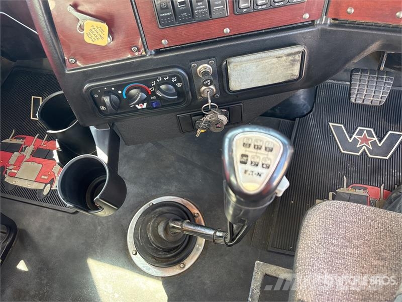 Western Star 4900FXC 6x4 T/A Dump Truck 傾卸式卡車
