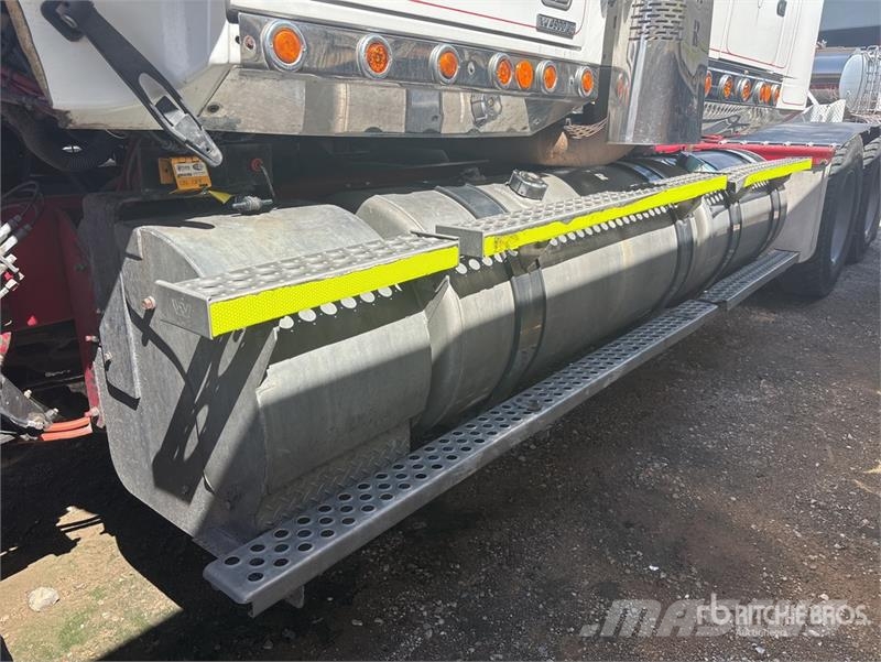 Western Star 4900FXC 6x4 T/A Sleeper Truck Tractor 트랙터 유닛