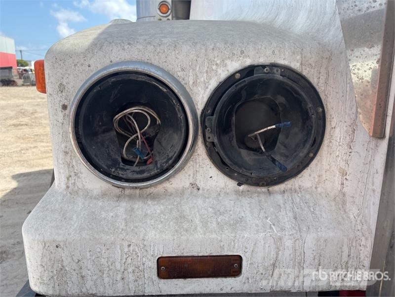 Western Star 4900FXC 6x4 T/A Sleeper Truck Tractor وحدات الجر