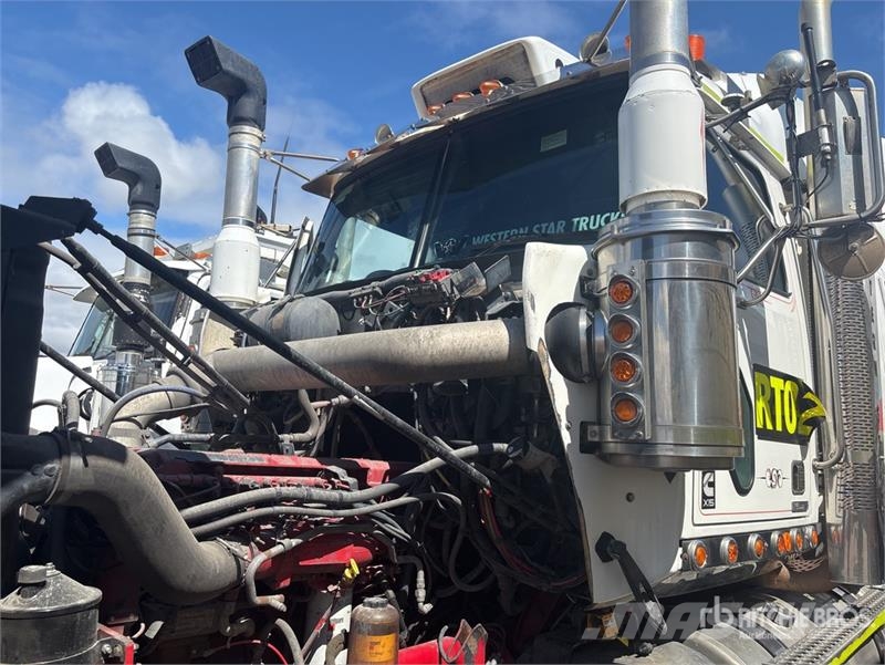 Western Star 4900FXC 6x4 T/A Sleeper Truck Tractor 트랙터 유닛