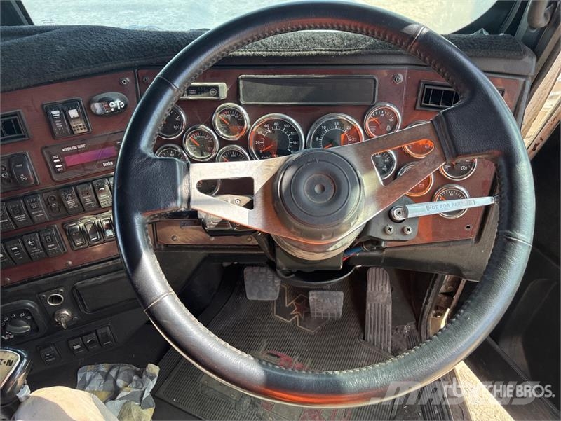 Western Star 4900FXC 6x4 T/A Sleeper Truck Tractor وحدات الجر