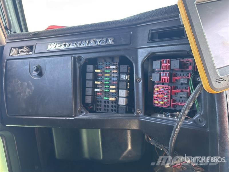 Western Star 4900FXC 6x4 T/A Sleeper Truck Tractor وحدات الجر
