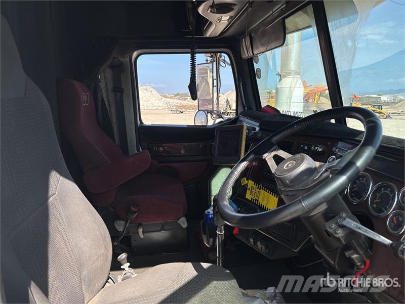 Western Star 4900FXC 6x4 T/A Sleeper Truck Tractor وحدات الجر