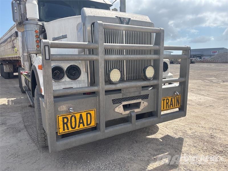 Western Star 4900FXC 6x4 T/A Sleeper Truck Tractor وحدات الجر