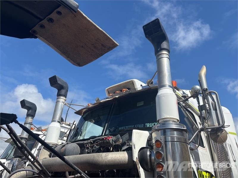 Western Star 4900FXC 6x4 T/A Sleeper Truck Tractor 트랙터 유닛