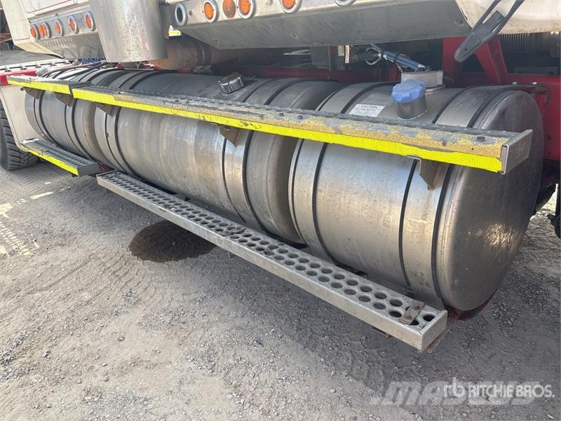 Western Star 4900FXC 6x4 T/A Sleeper Truck Tractor وحدات الجر