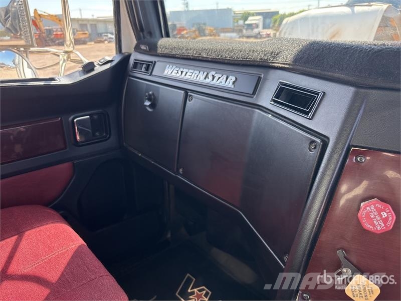 Western Star 4900FXC 6x4 T/A Dump Truck 傾卸式卡車
