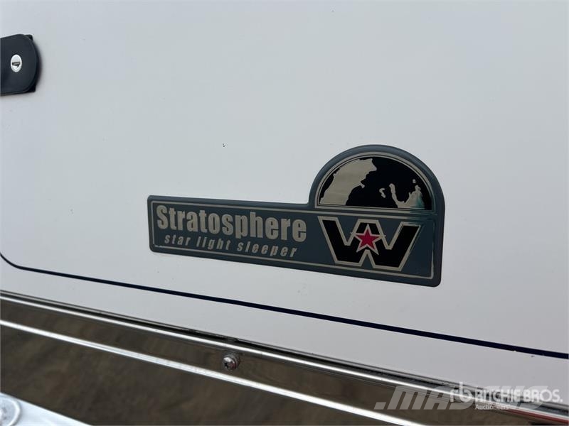 Western Star 4964FXT Stratosphere 6x4 T/A Sleeper Truck Tractor Nyergesvontatók