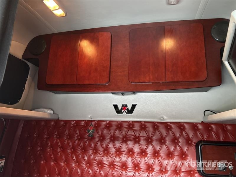 Western Star 4964FXT Stratosphere 6x4 T/A Sleeper Truck Tractor Nyergesvontatók