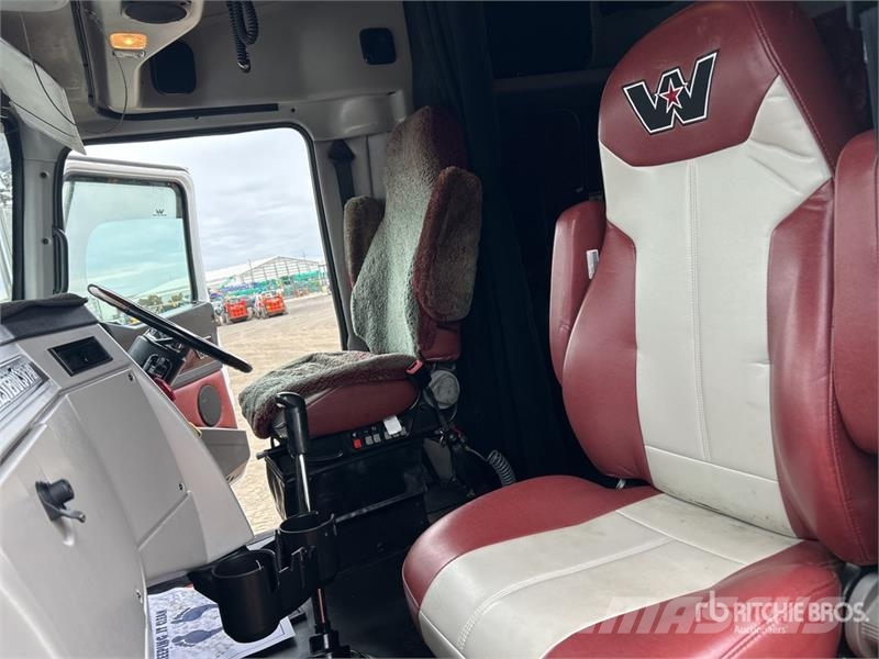 Western Star 4964FXT Stratosphere 6x4 T/A Sleeper Truck Tractor Nyergesvontatók
