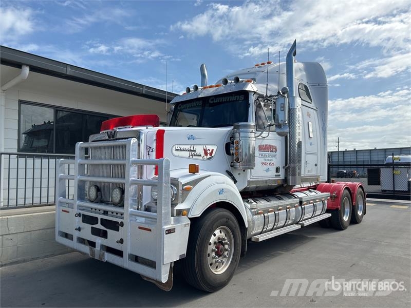Western Star 4964FXT T/A Sleeper Truck Tractor Vetopöytäautot