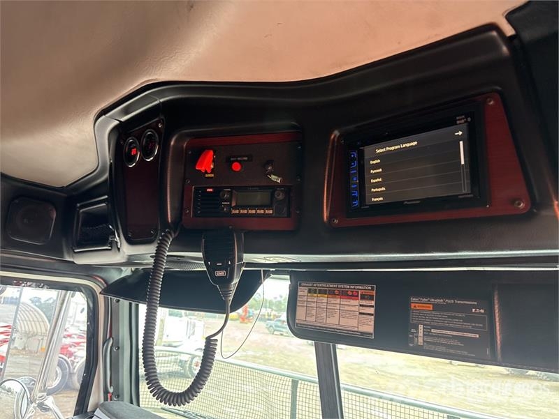 Western Star 5800SS 6x4 T/A Sleeper Truck Tractor Vilcēji