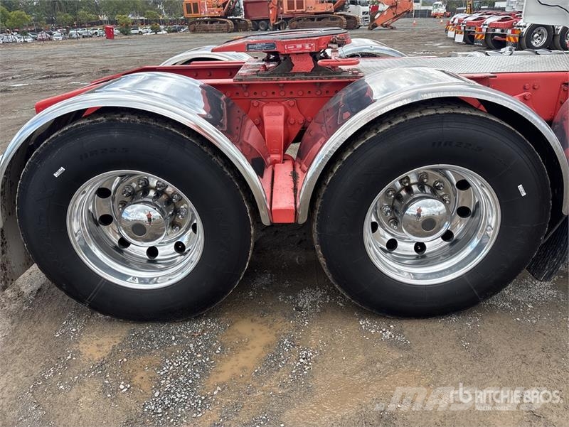 Western Star 5800SS 6x4 T/A Sleeper Truck Tractor Vilcēji