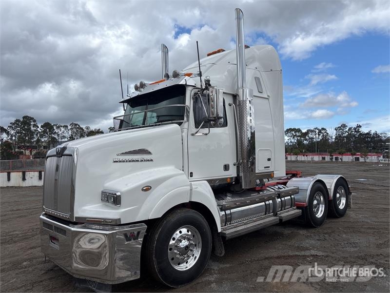Western Star 5800SS 6x4 T/A Sleeper Truck Tractor Vilcēji