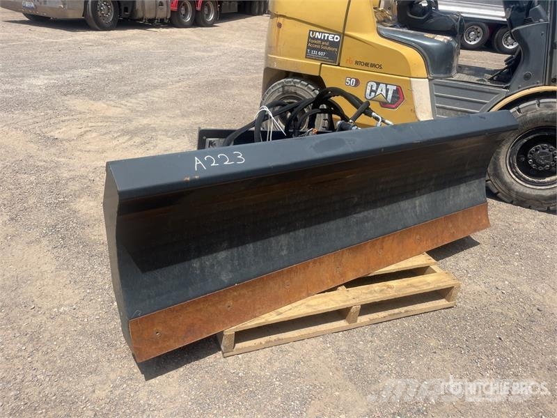 Wolverine SWDB-11-84W 2150 mm PAT Skid Steer Dozer Tolólapok