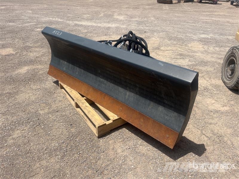 Wolverine SWDB-11-84W 2150 mm PAT Skid Steer Dozer Tolólapok