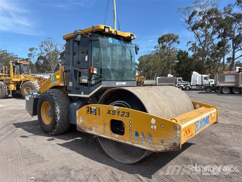 XCMG XS123 Smooth Drum Compactor Valjci sa jednim bubnjem