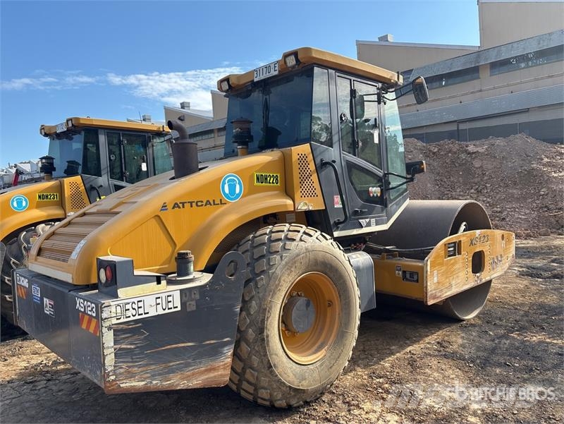 XCMG XS123 Smooth Drum Compactor Egydobos hengerek