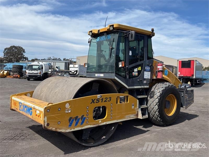 XCMG XS123 Smooth Drum Compactor Valjci sa jednim bubnjem